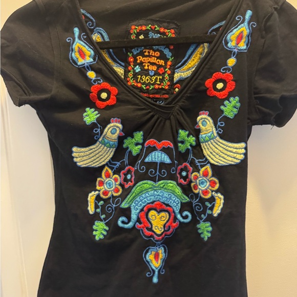 Papillon Blanc Tops - Johnny was Papillon Blanc Black Tee with Colorful Embroidery